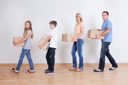 Practical storage options for moves and renovations in Kennington