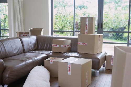 Local moving vehicle for student removals near Kennington